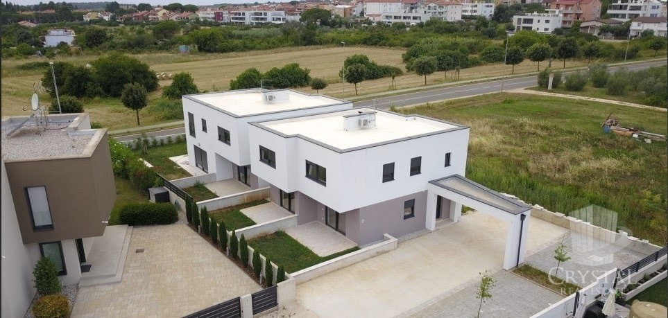 Hiša v vrsti Novigrad 2