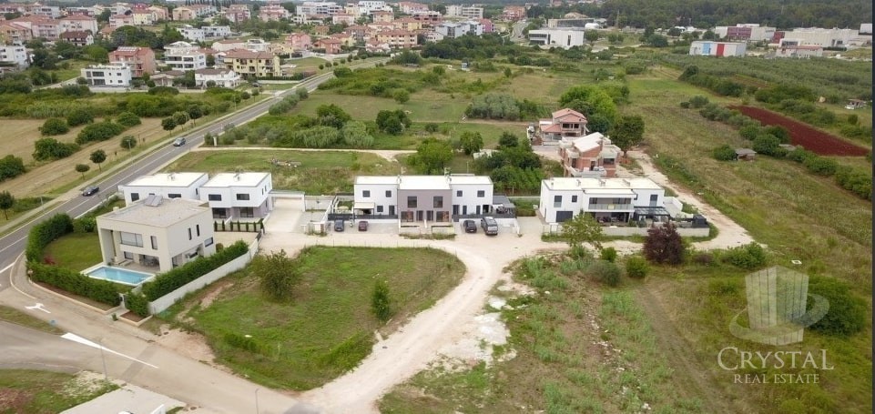 Hiša v vrsti Novigrad 8