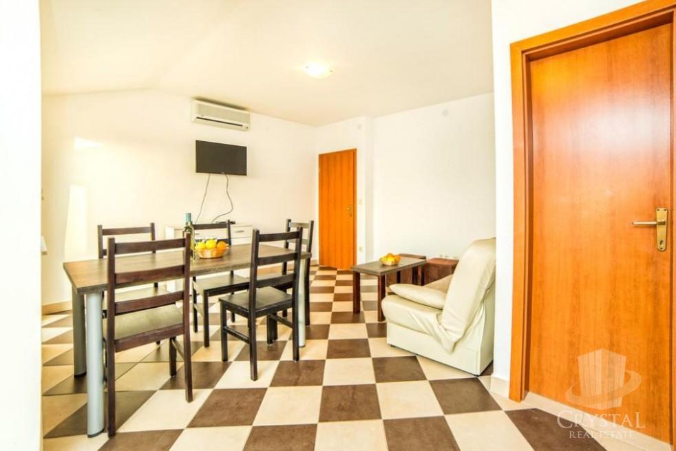 Stanovanje Novigrad 9